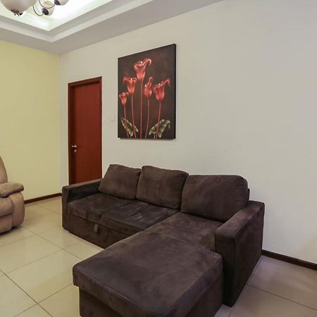 Capital O 1748 Thamrin Condotel Джакарта Экстерьер фото